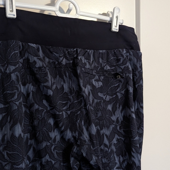Athleta Trekkie North Jogger Pants - Ethereal Bloom Cottage Blue - sz 4 - Picture 6 of 7